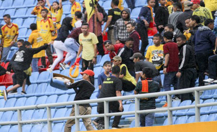 Suporter Rusak Fasilitas Stadion