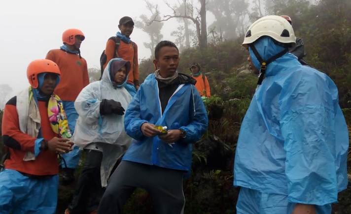 Dua orang pendaki Gunung Bawakaraeng