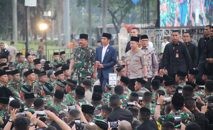 Jokowi buka bersama TNI Polri