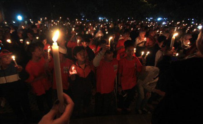 Seribu Lilin Untuk Surabaya