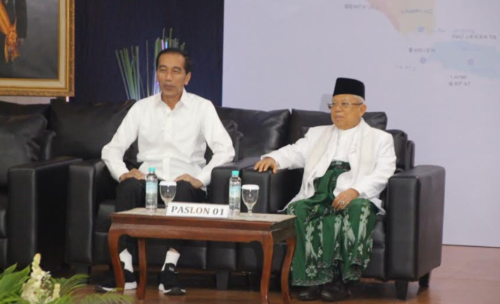 Beda Sepatu Jokowi-Ma'ruf Saat Ditetapkan Pimpin Negara