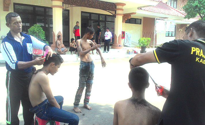 Razia Anak Punk