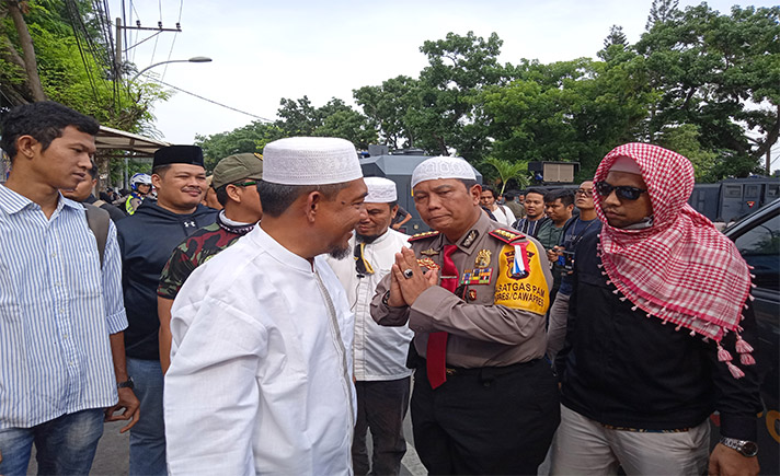 GNKR Berusaha Masuki Kantor Bawaslu Sumut