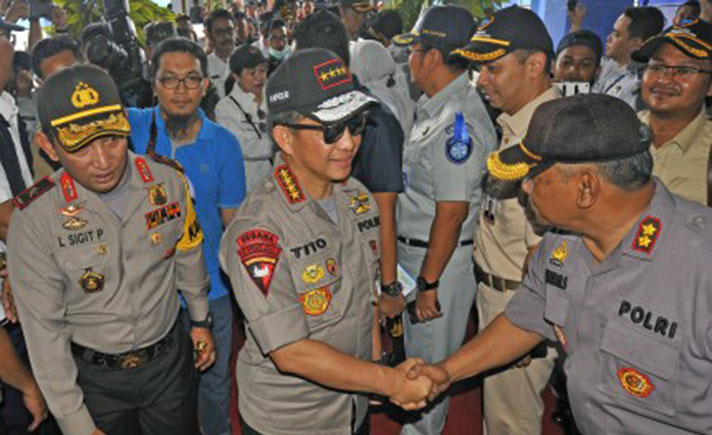 Tinjau Arus Mudik di Merak