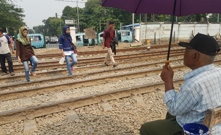 Pintu Kereta Jatinegara