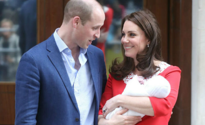 Pangeran William dan Kate Middleton bersama anak ketiganya