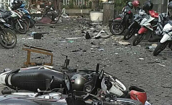 Tiga gereja di Surabaya diguncang bom