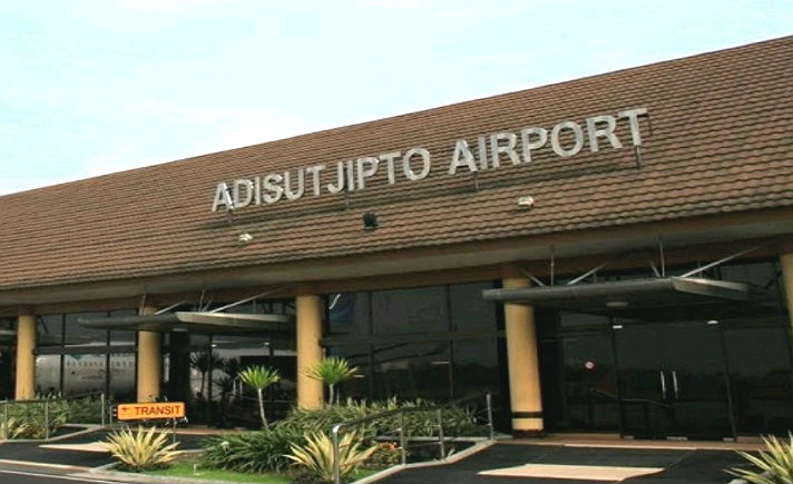 Extra Flight di Bandara Adisucipto