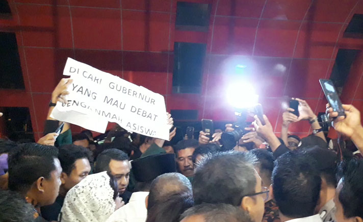 BEM Tantang Debat