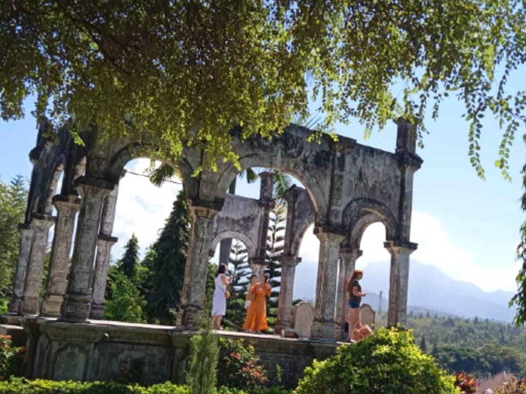 Wisata Taman Ujung Bali