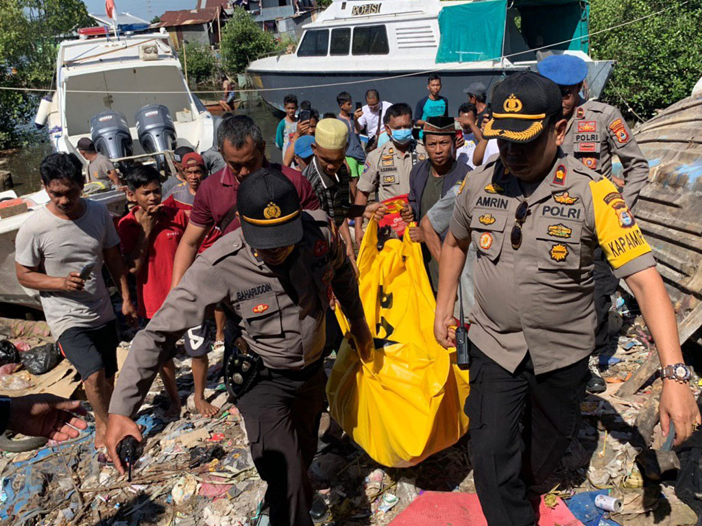 Polisi Evakuasi Jasad dari Sungai