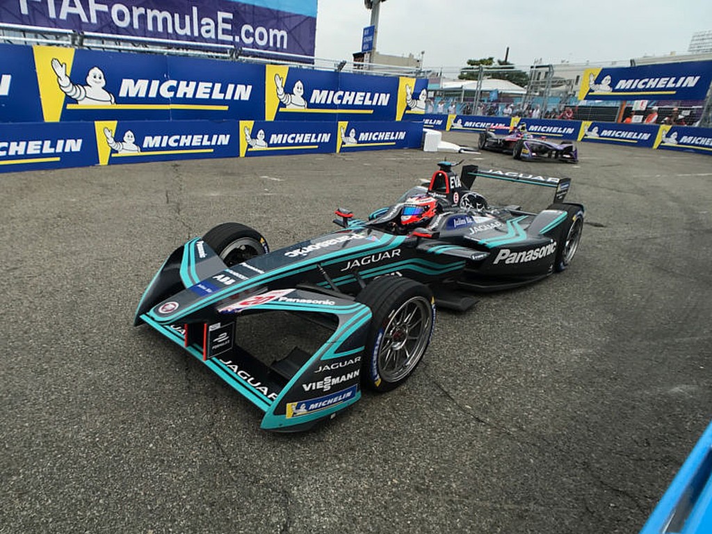 Foto Melihat Detail Mobil  Balap Listrik  Formula  E  Tagar