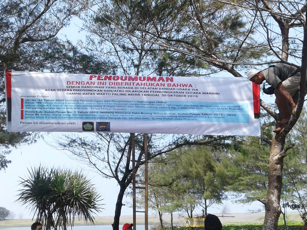 Spanduk Pantai Glagah