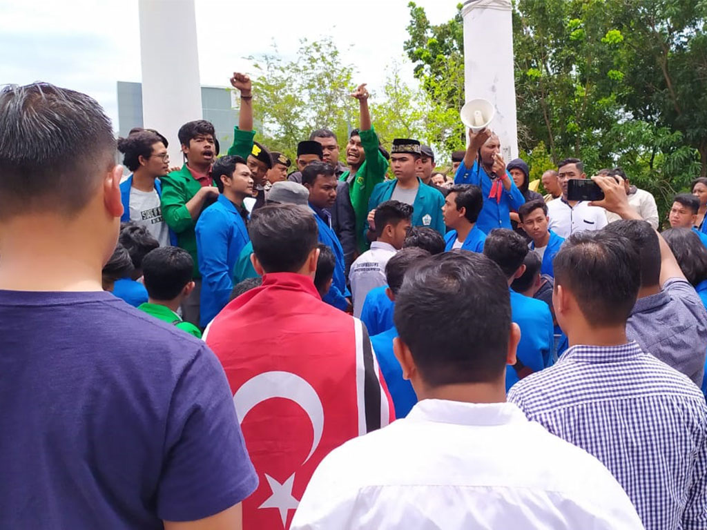 Mahasiswa aceh demo