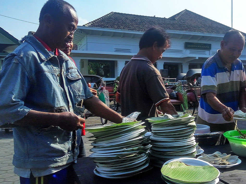 TNi dan tukang becak