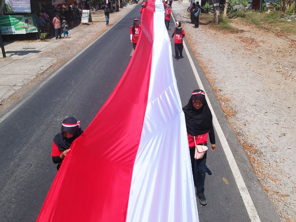 Bendera Merah Putih Terpanjang di Kulonprogo