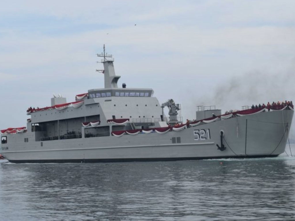 KRI Teluk Lada-521