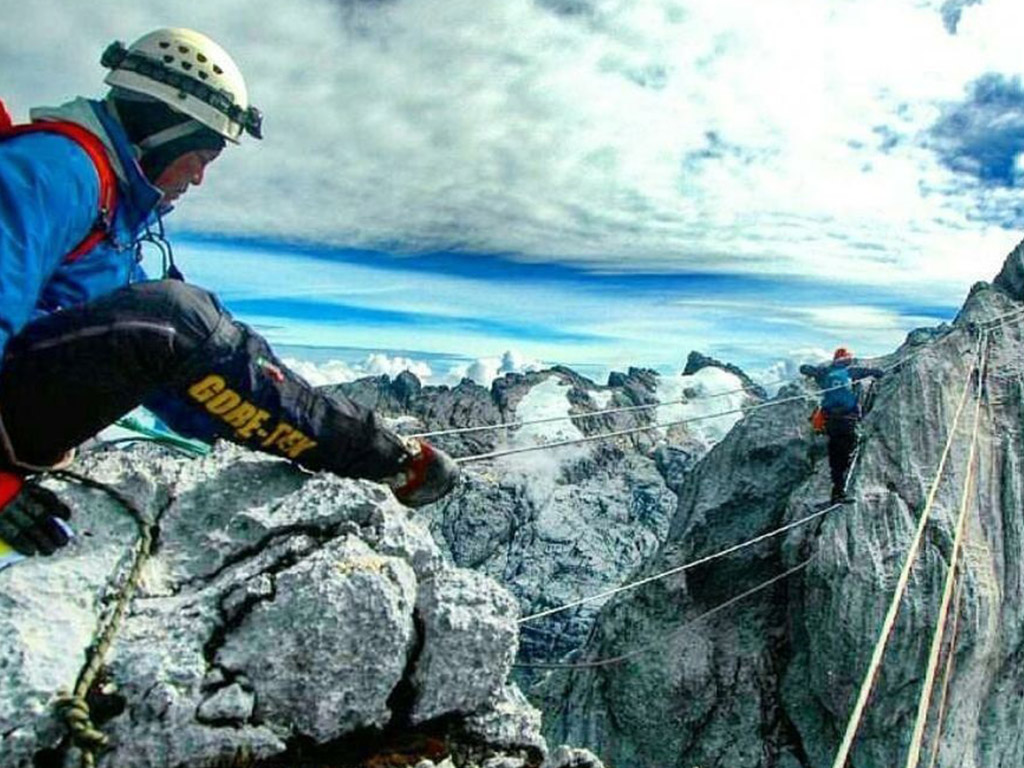 Gunung Carstensz Pyramid