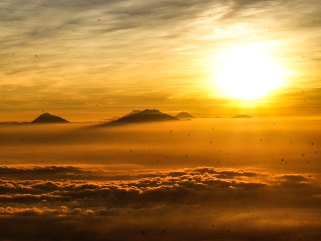 Lanskap Gunung Merbabu dari Lawu