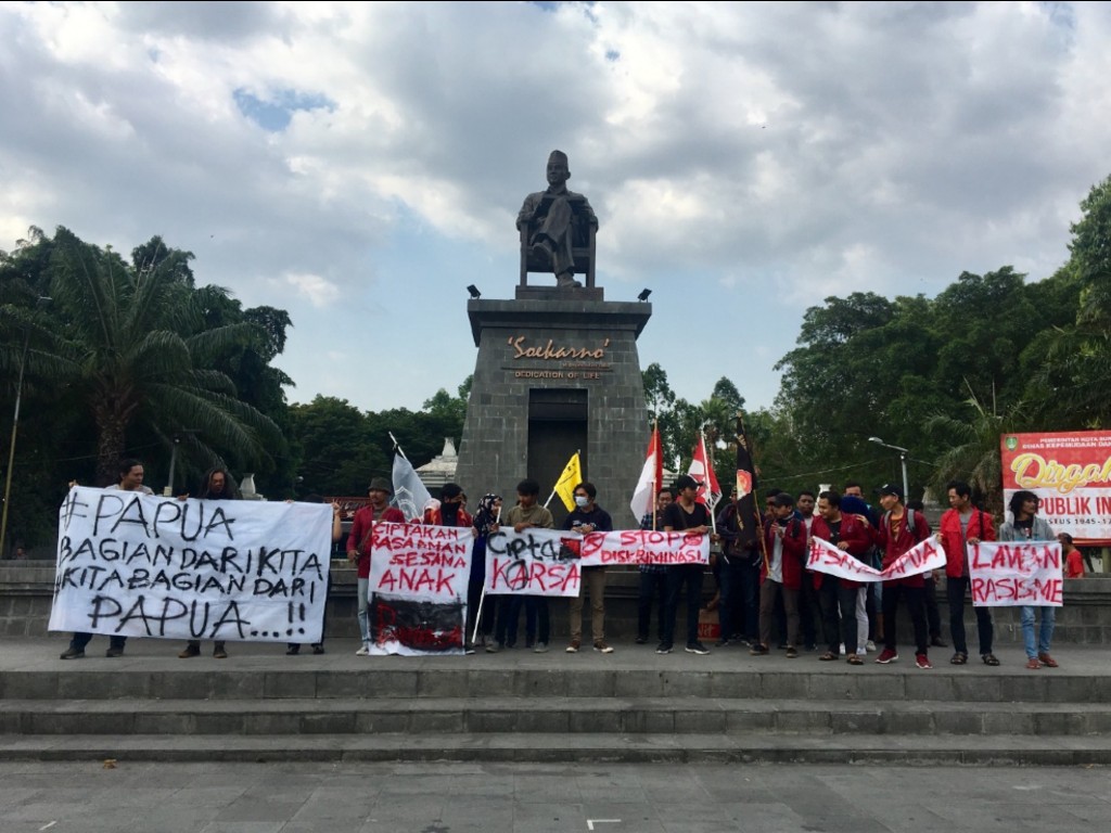 Aksi Mahasiswa Solo Untuk Papua