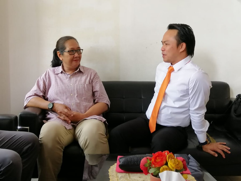 Tri Susanti bersama kuasa hukumnya, Sahid