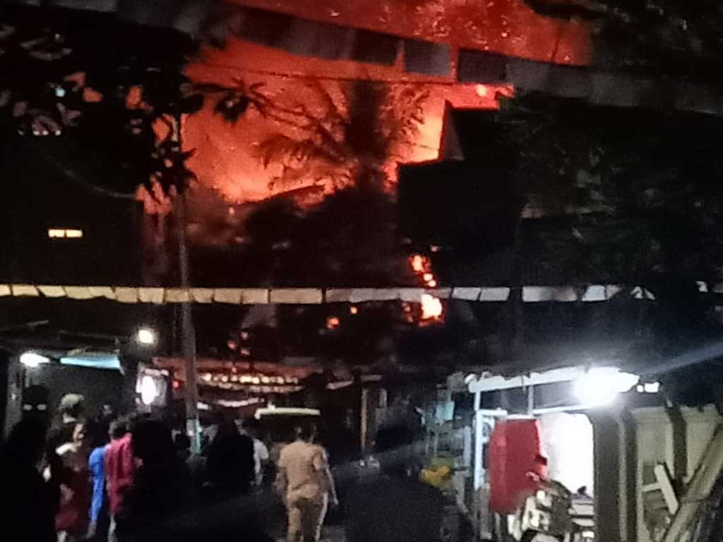 Kebakaran di Pasar Makassar