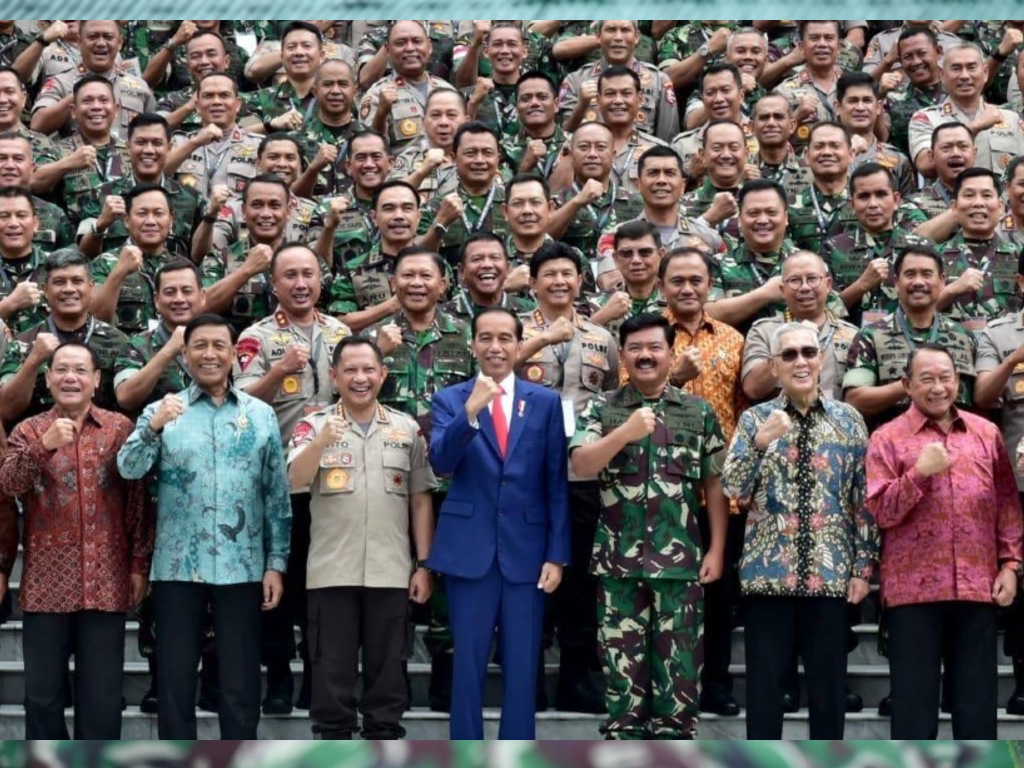 Presiden Jokowi bersama Menteri, Polri dan TNI