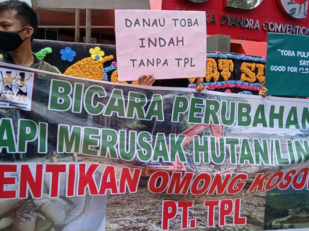 Demo Walhi di Medan