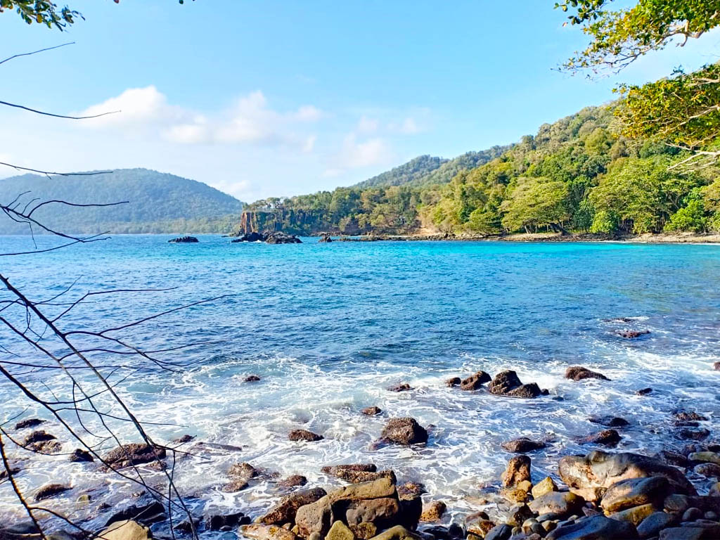 Pantai Gua Sarang