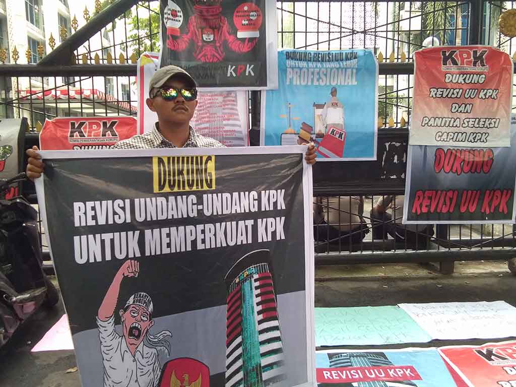 Demo UU Revisi KPK Sumut