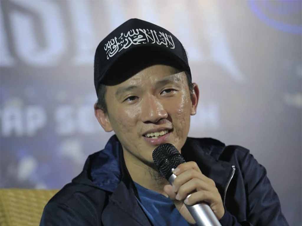 Felix Siauw Tanggapi Imbauan Salat Di Rumah