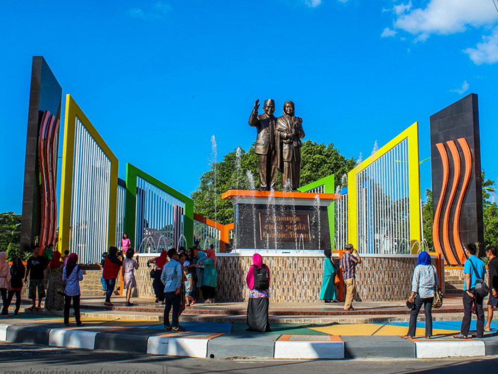 Monumen Cinta Sejati Habibie Ainun