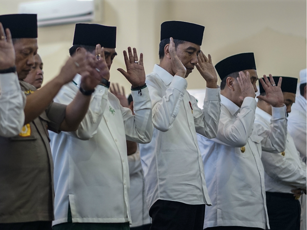 Jokowi Salat