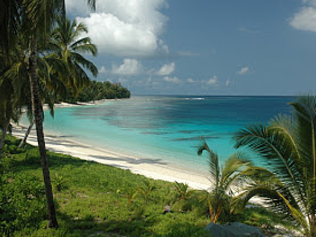 Pantai Ai Manis di Pulau Moyo