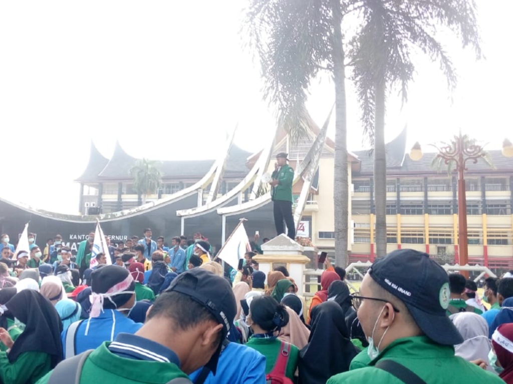 Demo di Kantor Gubernur Sumbar