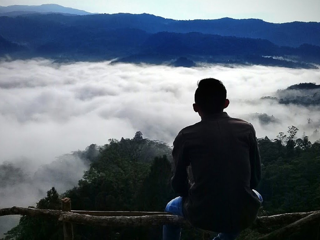 Negeri di atas awan Gunung Luhur