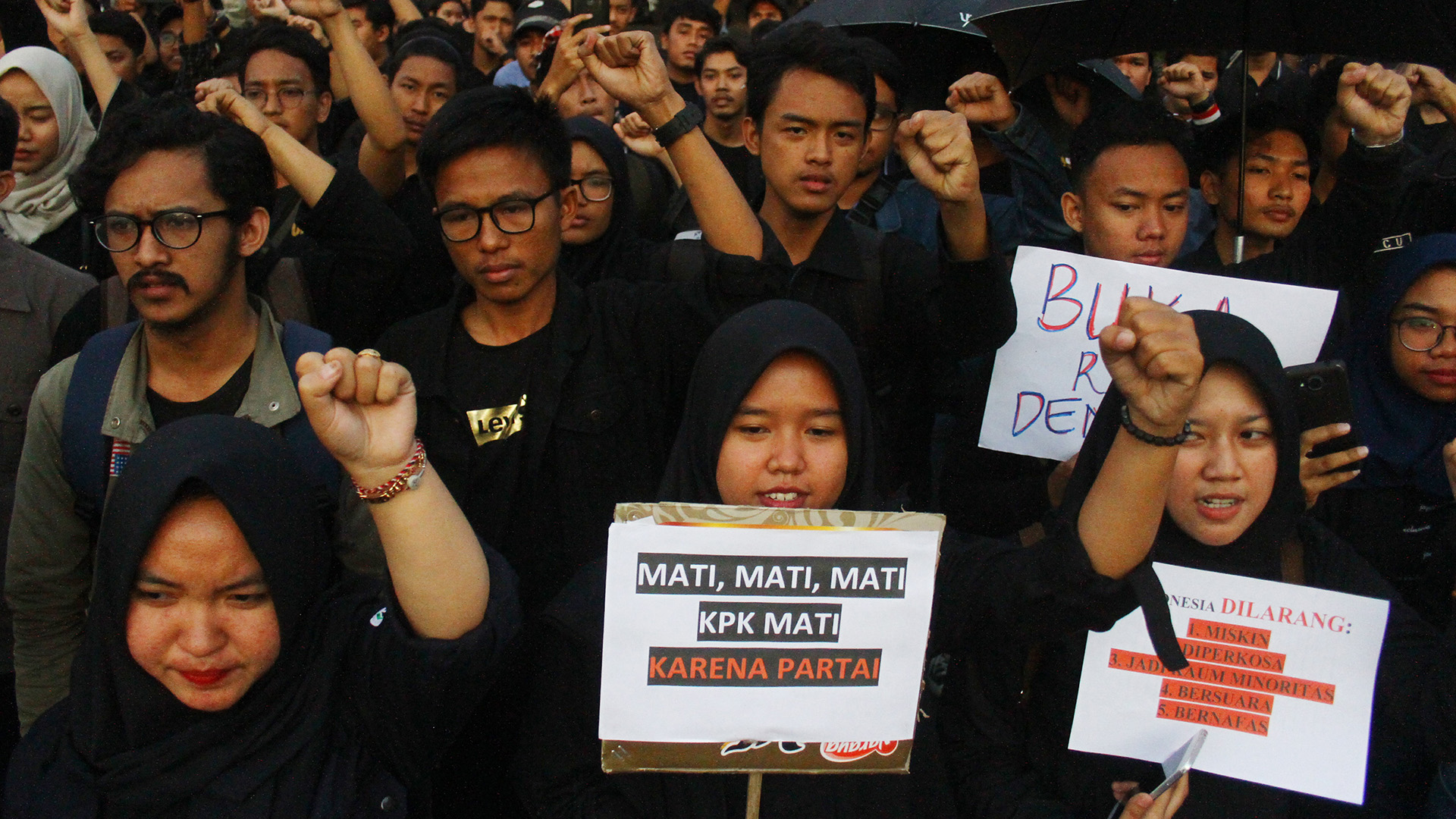 Mahasiswa Demo Tolak RU KPK