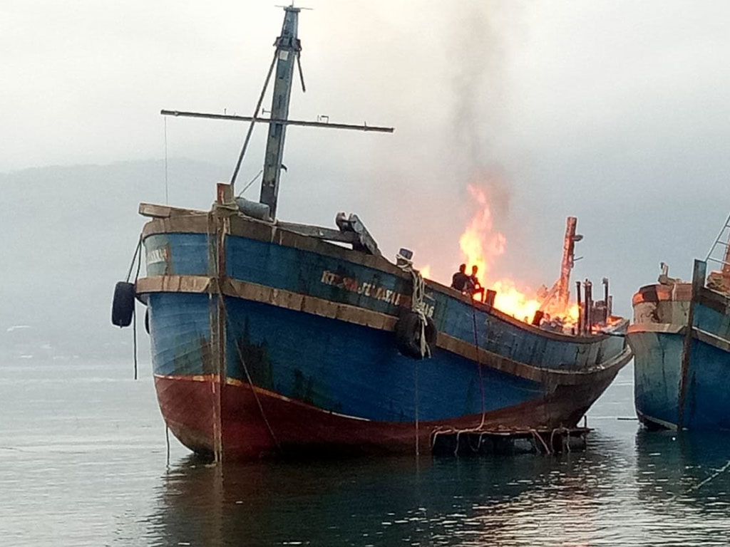 Kapal Terbakar