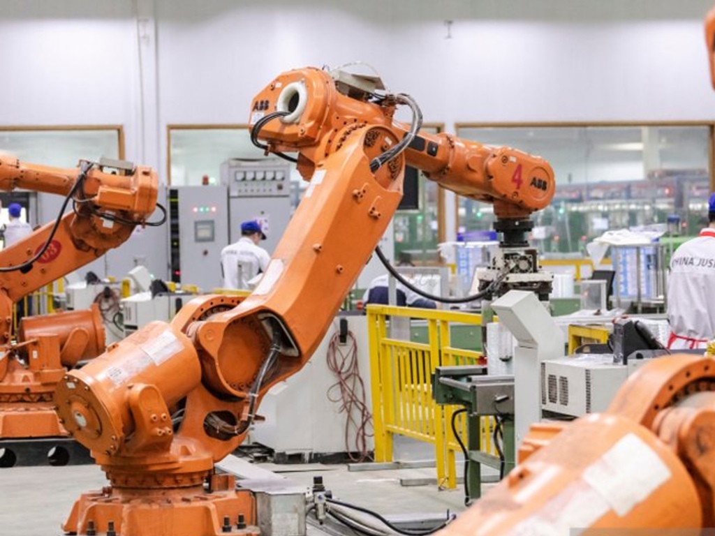Revolusi Otomotif Lahirkan Pabrik Robotik