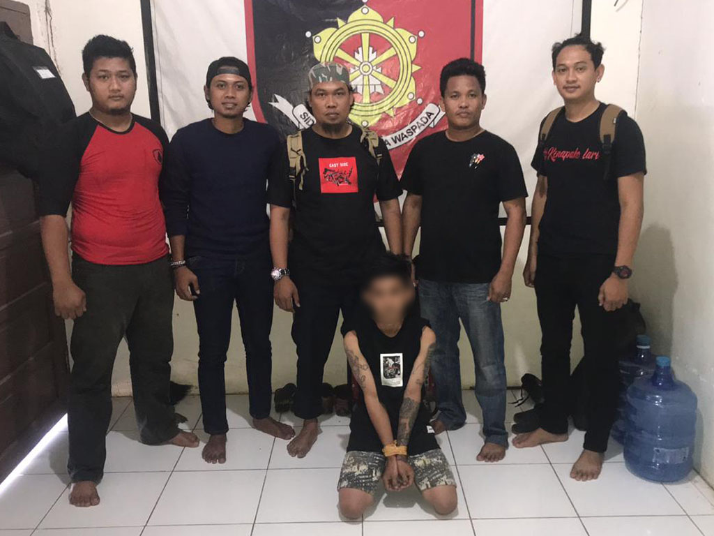 Pencuri Kamera