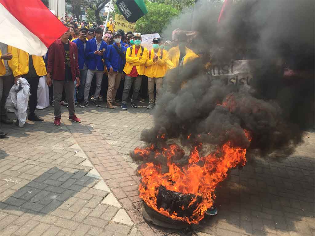 Mahasiswa Tegal Bakar Bah