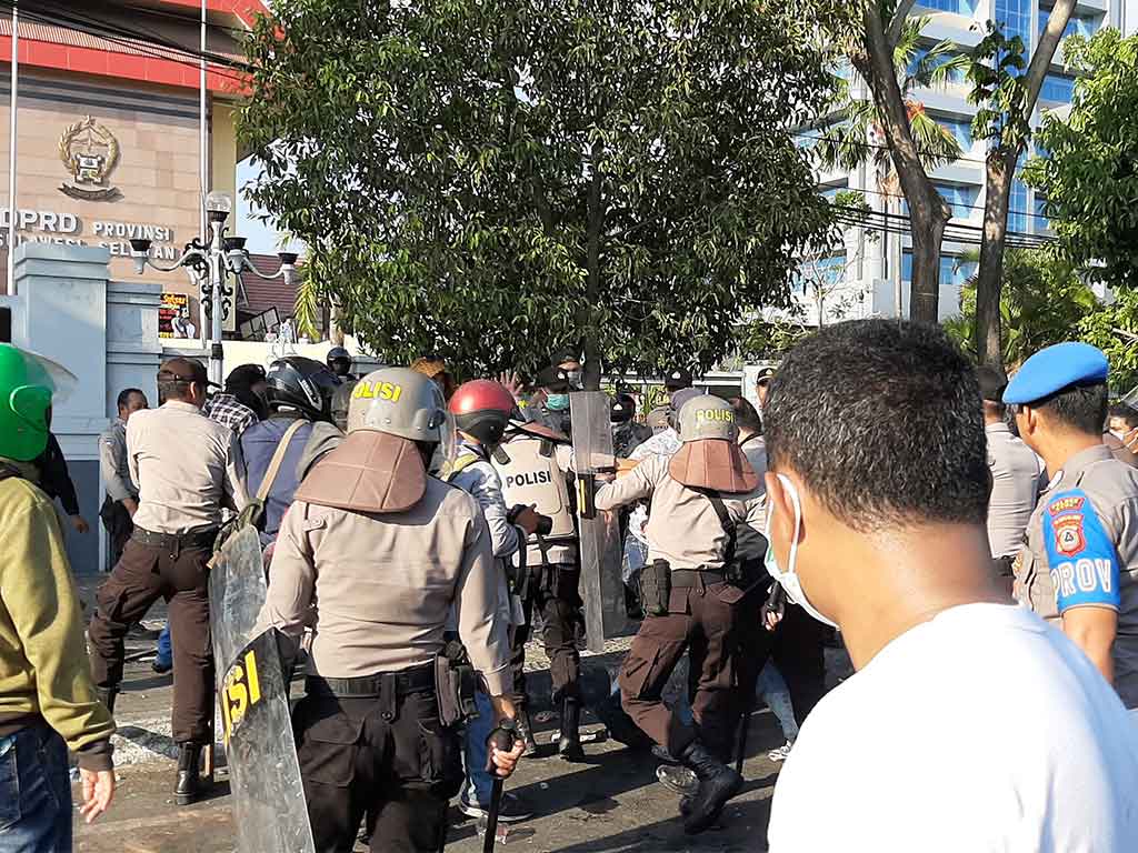 Demo makassar Ricuh