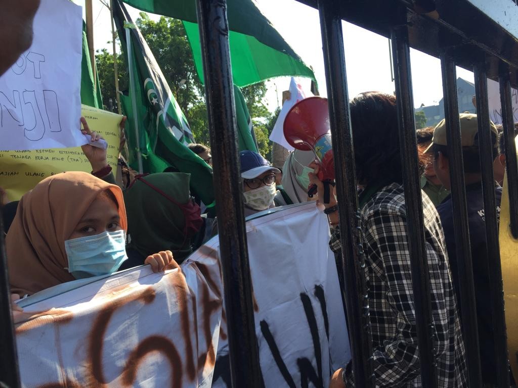 Aksi Mahasiswa di Surabaya