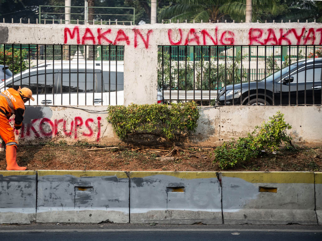 Fasilitas Umum Rusak Pasca Demo Mahasiswa