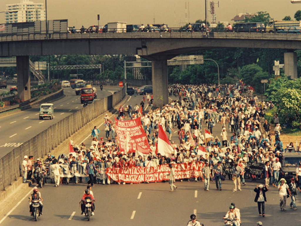  Foto  Melihat Kembali Tragedi  Kelam Trisakti Mei 1998 Tagar