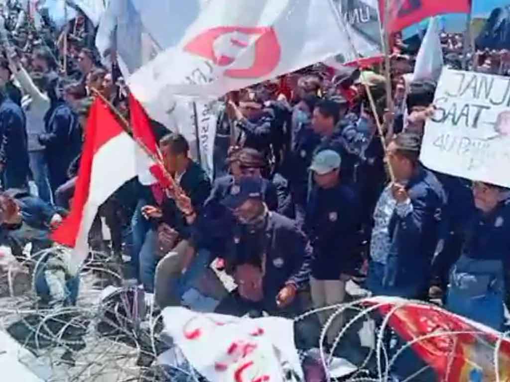 Demo Surabaya