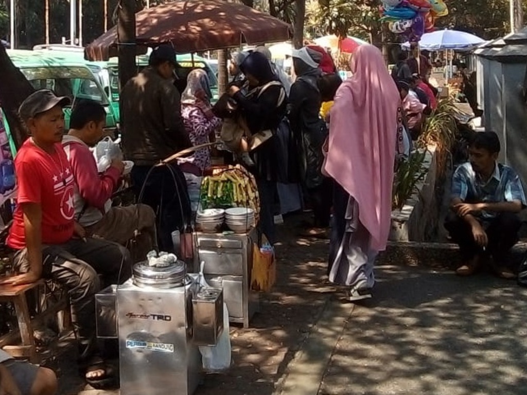 Pedagang dalam demonstrasi di Bandung