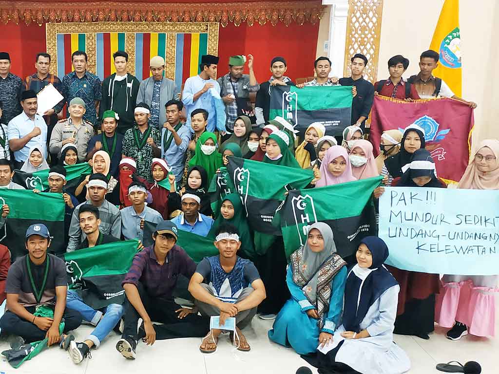 Mahasiswa Aceh Barat Daya Demo