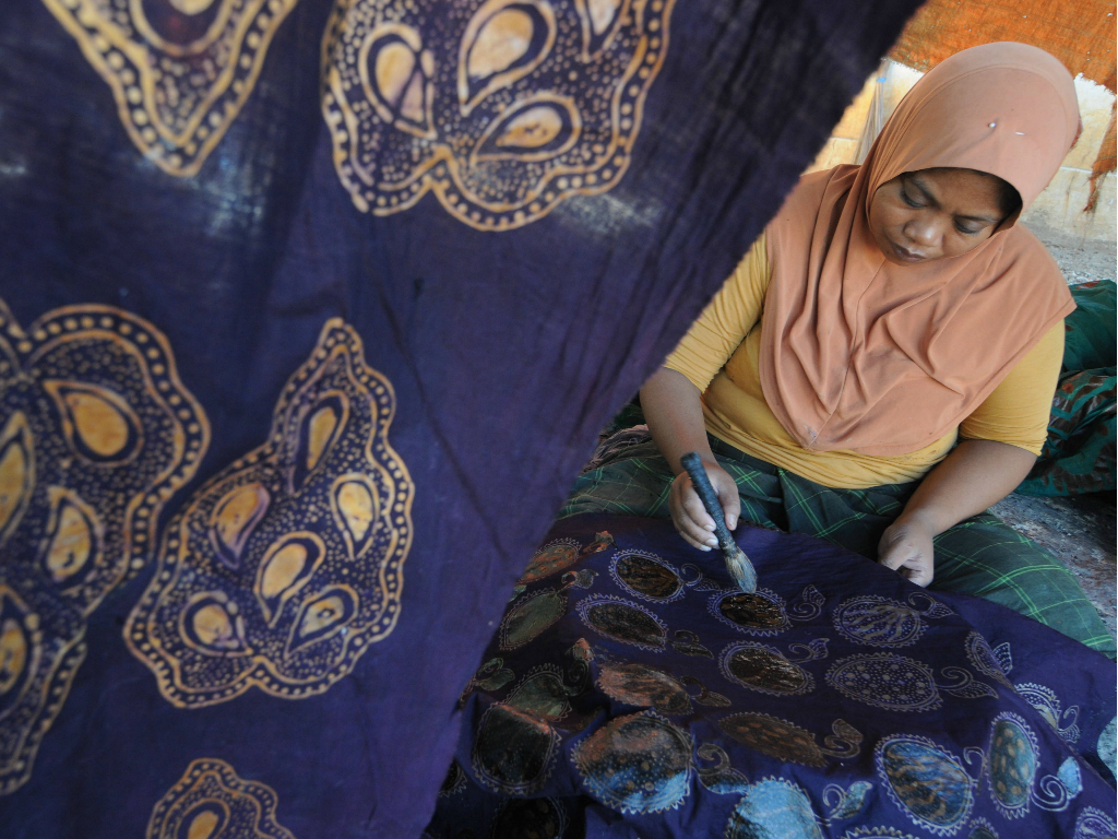 Foto Peringatan Hari Batik  Nasional di  Berbagai Daerah  