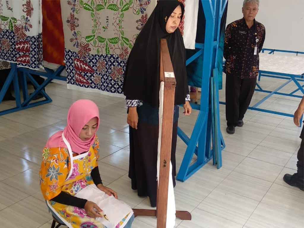 Anak Berkebutuhan Khusus di Hari Batik